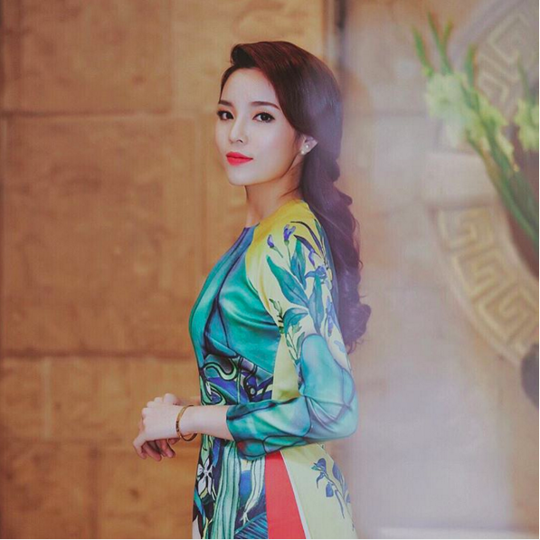Các người đẹp Việt chọn sắc son gì cho những ngày đầu năm mới