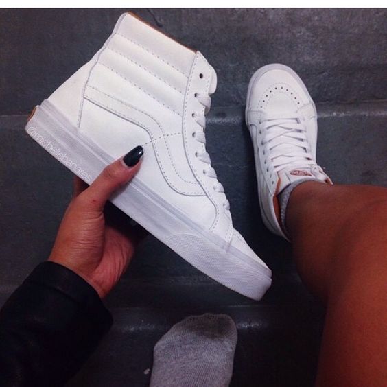 giày sneaker trắng