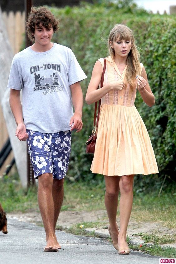 Gu thời trang của Taylor Swift thay đổi thế nào qua các thời kỳ bạn trai Gu thời trang của Taylor Swift thay đổi thế nào qua các thời kỳ bạn trai