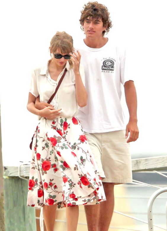 Gu thời trang của Taylor Swift thay đổi thế nào qua các thời kỳ bạn trai