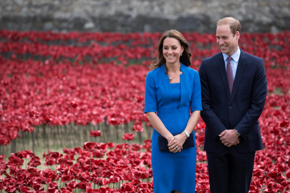 Những bộ váy sang trọng cùng giày cao trong lần mang thai thứ 2 của Kate Middleton 12