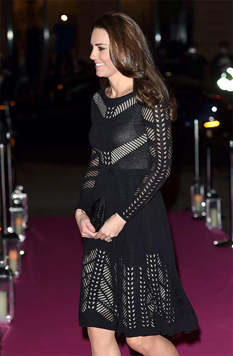 Những bộ váy sang trọng cùng giày cao trong lần mang thai thứ 2 của Kate Middleton 7