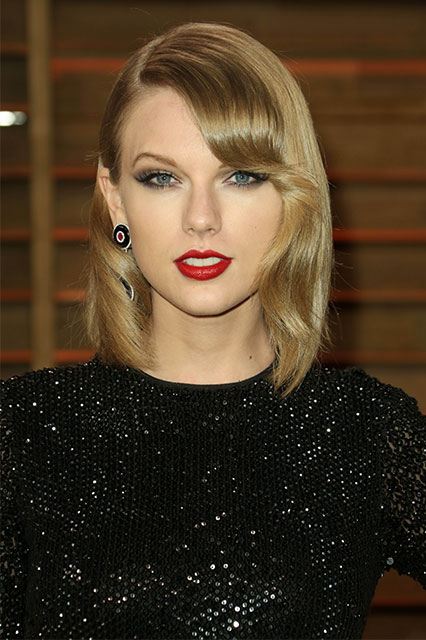 15 cây son đỏ tô điểm vẻ đẹp hút hồn của Taylor Swift 24