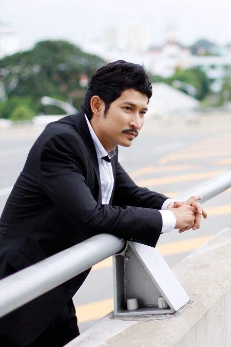 Bốn Bốn
