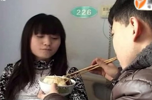 Clip lấy nước mắt: cô gái mắc bệnh hiểm nghèo muốn tìm... bạn gái cho chồng Clip lấy nước mắt: cô gái mắc bệnh hiểm nghèo muốn tìm... bạn gái cho chồng
