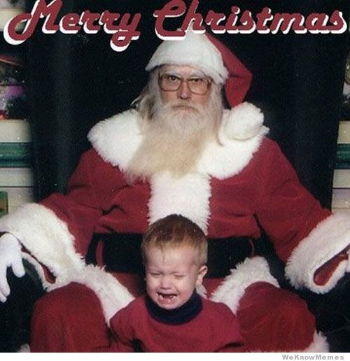 Không thể nhịn cười với biểu cảm của bé khi lần đầu thấy ông già Noel 12