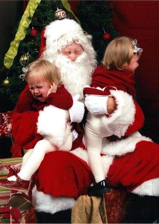 Không thể nhịn cười với biểu cảm của bé khi lần đầu thấy ông già Noel 3