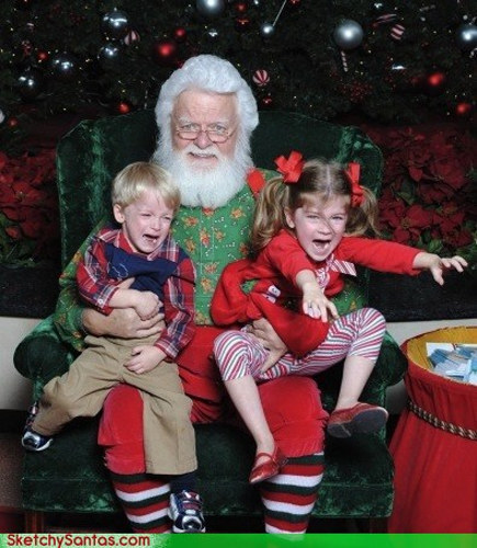Không thể nhịn cười với biểu cảm của bé khi lần đầu thấy ông già Noel 7