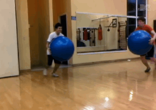 Tập thể dục với bóng