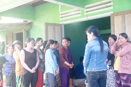 Mẹ quẫn tr&iacute; &ocirc;m con tự tử: Bi kịch từ những nỗi đau chồng chất 1
