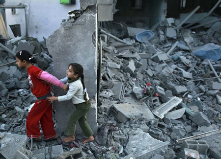 Xúc động hình ảnh trẻ em giữa làn đạn Israel - Gaza 11