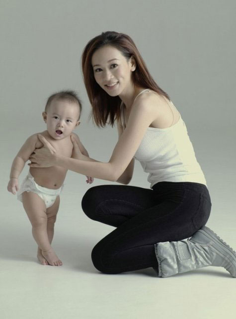 Mỹ nh&acirc;n Hồng K&ocirc;ng khoe 