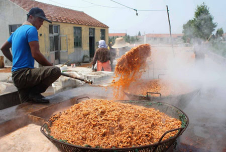 Kinh hãi công nghệ nhuộm màu cho... tôm khô 3