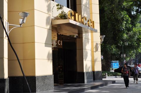 Milano H&agrave; Nội vẫn rầm rộ khuyến m&atilde;i 1