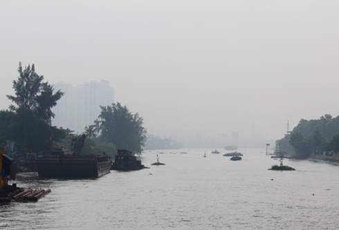 TP.HCM ch&igrave;m trong sương m&ugrave;  2