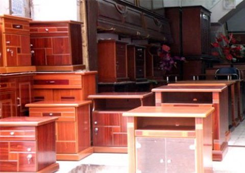 H&agrave;ng nội thất ph&aacute; sản, đ&oacute;ng cửa  1