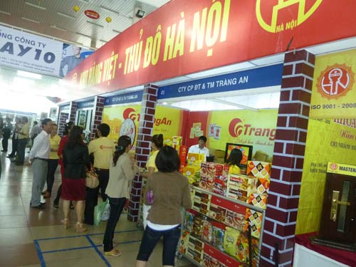 H&agrave;ng TQ vẫn tr&agrave;n v&agrave;o hội chợ h&agrave;ng Việt 5