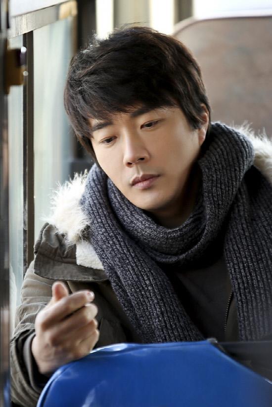 Kwon Sang Woo, Soo Ae dắt díu nhau trong khu ổ chuột 3