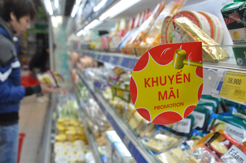 Si&ecirc;u thị ồ ạt khuyến m&atilde;i cuối năm 1