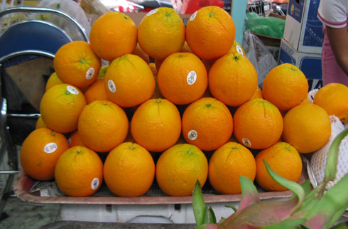 Dịp tết, tr&aacute;i c&acirc;y Trung Quốc lại tr&agrave;n ngập thị trường 5