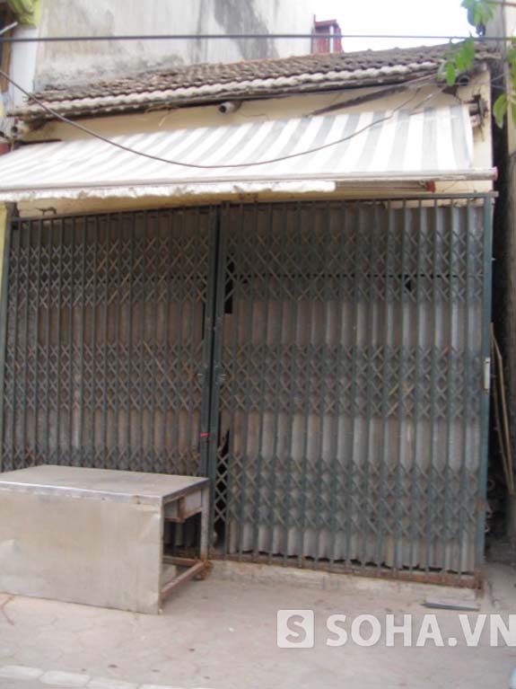 Viết chậm nên bị cô giáo dùng bút đâm chảy máu đầu 1