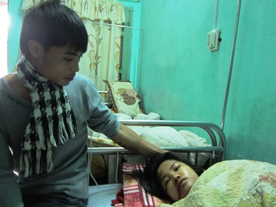 Nghi &aacute;n CSGT &ldquo;ra gậy&rdquo;, thai phụ nguy kịch nhập viện  1