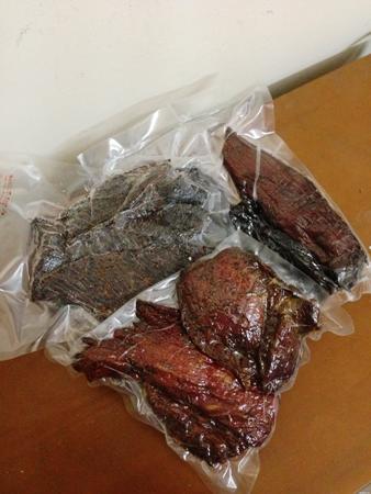 Cảnh gi&aacute;c mua b&aacute;n qu&agrave; qu&ecirc; tr&ecirc;n 