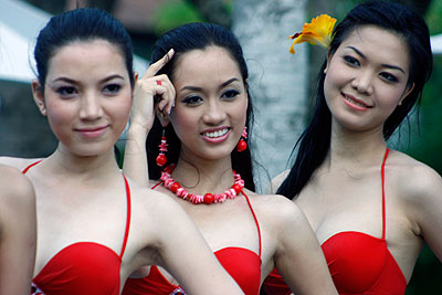 Vợ trẻ của MC Anh Tuấn từng thi Hoa hậu Việt Nam 9