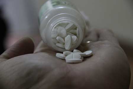 "Rước" họa v&agrave;o th&acirc;n khi tự &yacute; bổ sung vitamin 1