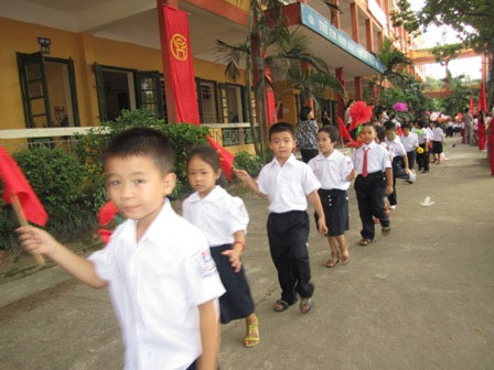 Hà Nội đua... “mua, bán“ suất vào trường tiểu học 1