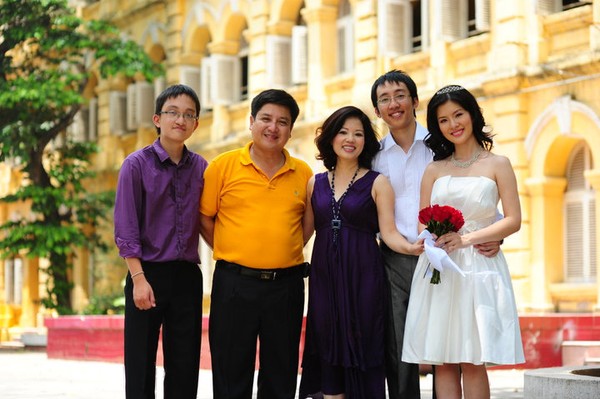 Chí Trung tiếp tục khoe ảnh cưới độc đáo của con gái 2 Chí Trung tiếp tục khoe ảnh cưới độc đáo của con gái 2