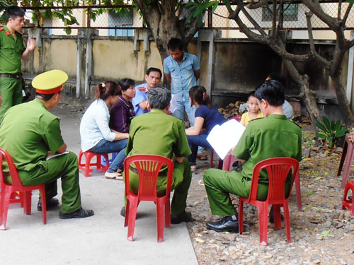 Kẻ hiếp d&acirc;m tử vong tr&ecirc;n đường đi cấp cứu 1