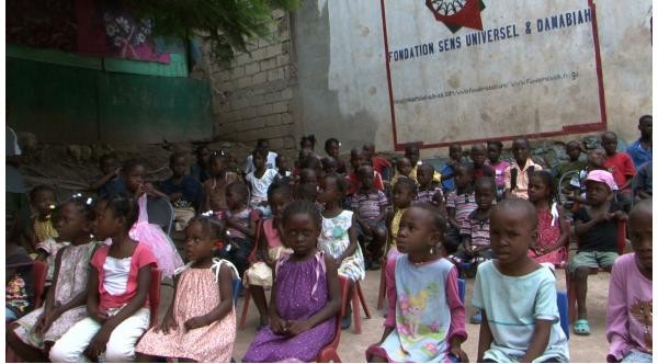 Chủ tịch Miss World bị thương nặng khi đi thăm trẻ em nghèo ở Haiti 2