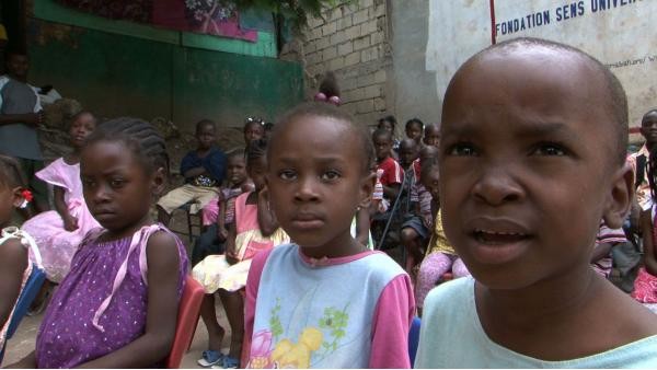 Chủ tịch Miss World bị thương nặng khi đi thăm trẻ em nghèo ở Haiti 3