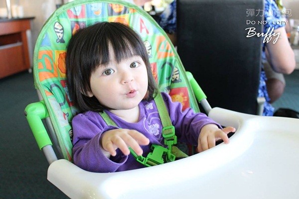 Những bé gái Những bé gái