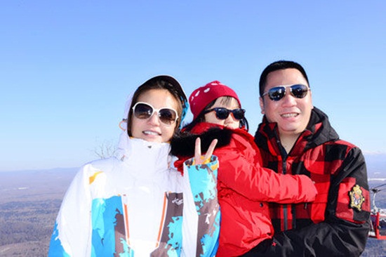 Triệu Vy lại khoe ảnh trượt tuyết đáng yêu cùng con gái 7