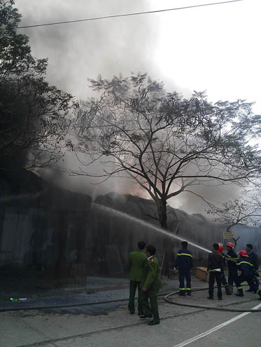 Hà Nội: Cháy kho hàng Tết trên đường Hồng Hà phát hiện nhiều pháo hoa lậu 26