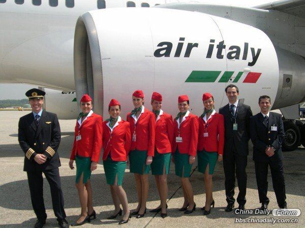 Ngắm vẻ xinh đẹp của các nữ tiếp viên hàng không trên toàn thế giới 23