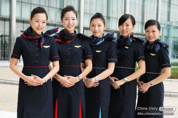 Ngắm vẻ xinh đẹp của các nữ tiếp viên hàng không trên toàn thế giới 29