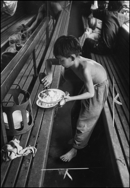 Cảnh mắc võng, nấu ăn cực hiếm trên chuyến tàu Sài Gòn - Nha Trang năm 1952 10