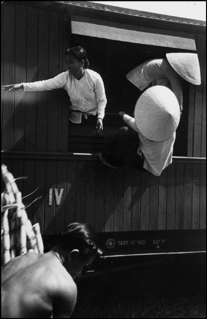 Cảnh mắc võng, nấu ăn cực hiếm trên chuyến tàu Sài Gòn - Nha Trang năm 1952 20
