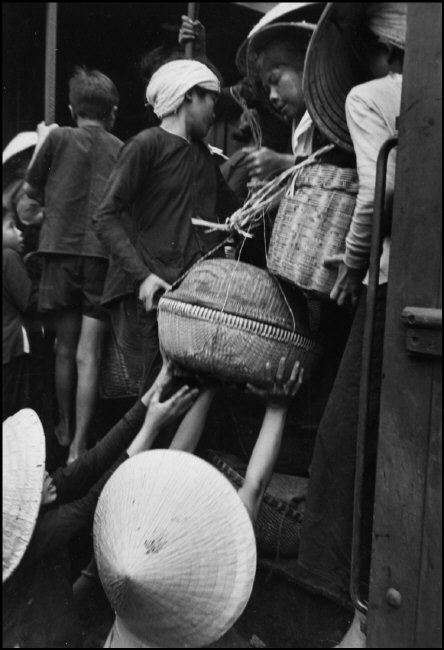 Cảnh mắc võng, nấu ăn cực hiếm trên chuyến tàu Sài Gòn - Nha Trang năm 1952 19