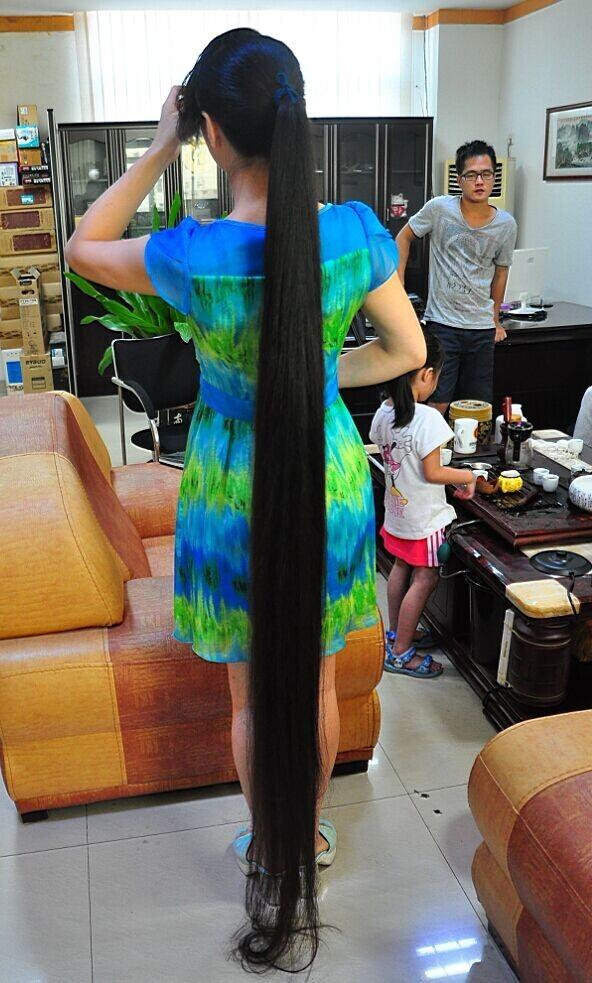 Bán đấu giá mái tóc dài 2 mét để quyên tiền cho trường học 8