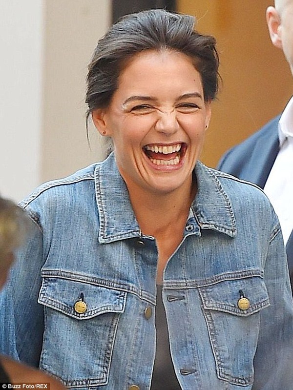 Katie Holmes gây thất vọng khi lôi thôi với 