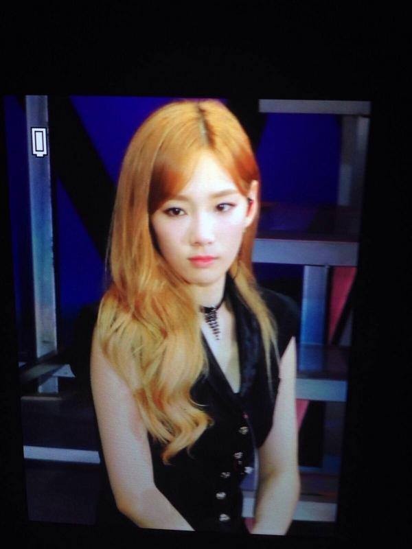 SNSD đ&atilde; o&agrave; kh&oacute;c khi h&aacute;t 