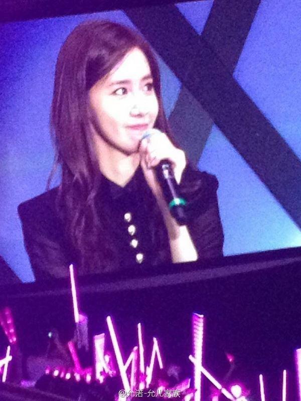 SNSD đ&atilde; o&agrave; kh&oacute;c khi h&aacute;t 
