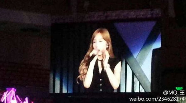 SNSD đ&atilde; o&agrave; kh&oacute;c khi h&aacute;t 