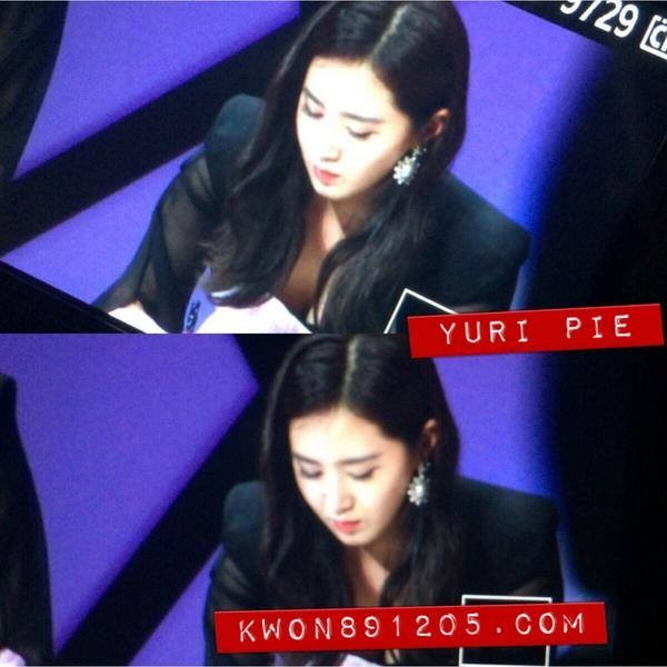 SNSD đ&atilde; o&agrave; kh&oacute;c khi h&aacute;t 