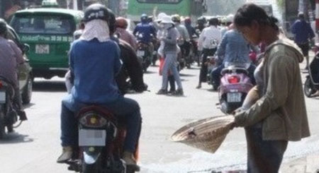 Bà bầu ăn xin, ba năm chưa… đẻ 1 Bà bầu ăn xin, ba năm chưa… đẻ 1