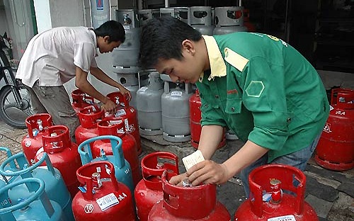 Giá gas giảm 40.000 đồng/bình 1